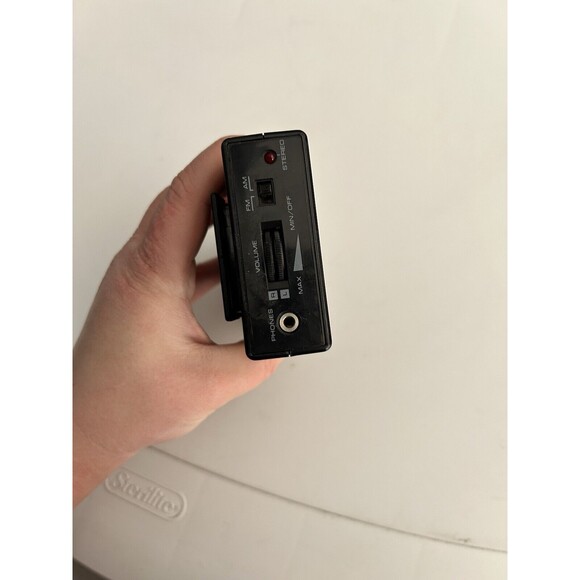 Vintage Retro Soundesign Mini Small Portable AM/FM Radio & Hanging Clip 2020BLK - Picture 4 of 6